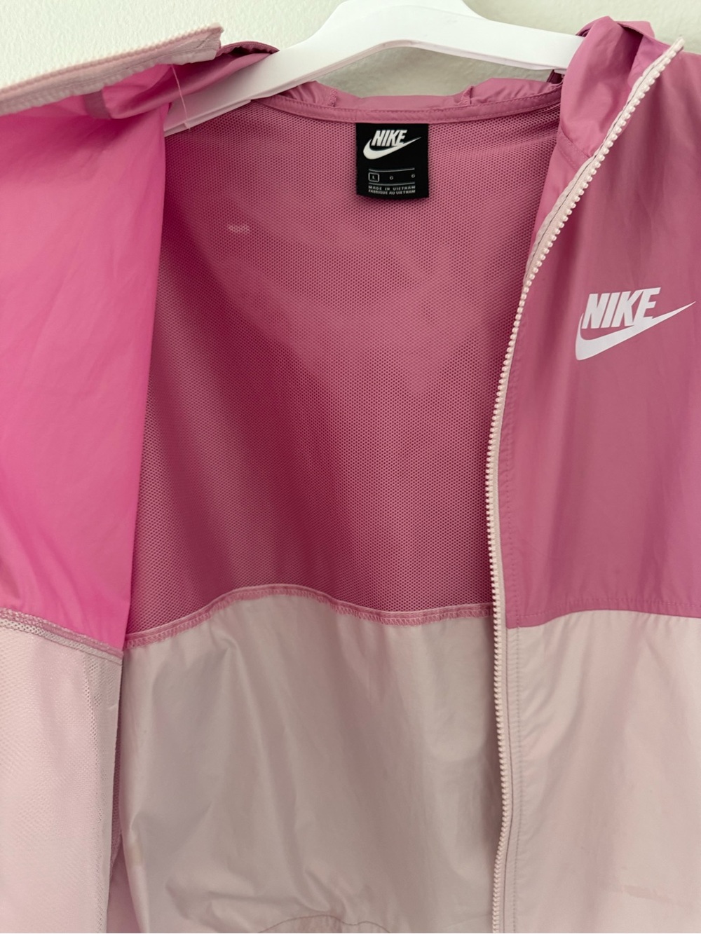 Nike Women’s Pink and Light Pink Colorblock windbreaker Jacket - Picture 4 of 6